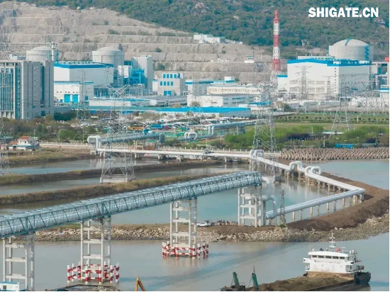 1月1日，國(guó)務(wù)院國(guó)資委新聞中心發(fā)布2024年度央企十大“超級(jí)工程”和央企十大“國(guó)之重器”，河鋼集團(tuán)舞鋼公司參與研制的我國(guó)首個(gè)工業(yè)用途核能供汽項(xiàng)目“和氣一號(hào)”和中俄東線天然氣管道工程、中國(guó)南極秦嶺站，我國(guó)自主設(shè)計(jì)建造的首艘大洋鉆探船“夢(mèng)想”號(hào)、亞洲首艘圓筒型海上油氣加工廠“海葵一號(hào)”、我國(guó)自主研制的更大直徑盾構(gòu)機(jī)“江海號(hào)”分別入選。  2024年以來，舞鋼公司深入落實(shí)“1127”工作規(guī)劃，堅(jiān)持“以客戶需求為導(dǎo)向”，大力推進(jìn)技術(shù)營(yíng)銷，奮力拓展市場(chǎng)；強(qiáng)化科技創(chuàng)新驅(qū)動(dòng)，以填補(bǔ)國(guó)內(nèi)市場(chǎng)空白為目標(biāo)，研發(fā)更多具有舞鋼特色的新產(chǎn)品，助力國(guó)家“超級(jí)工程”建設(shè)和“大國(guó)重器”制造。